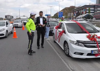 ‘Bakanlık personeliyim’ dedi, polisleri tehdit etti