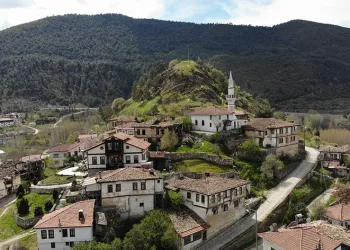 Görenleri tarihi yolculuğa çıkarıyor