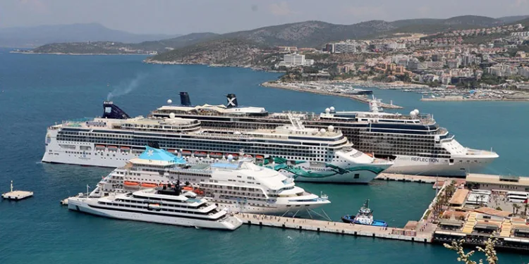 Kuşadası’nda kruvaziyer bereketi yaşanıyor
