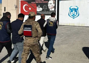 Ağrı’da 4 yıl hapis cezası bulunan firariler yakalandı