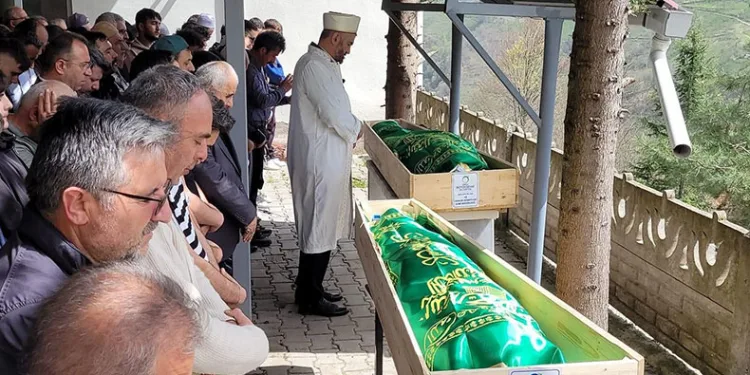 Patpat kazasında ölen baba-oğul toprağa verildi