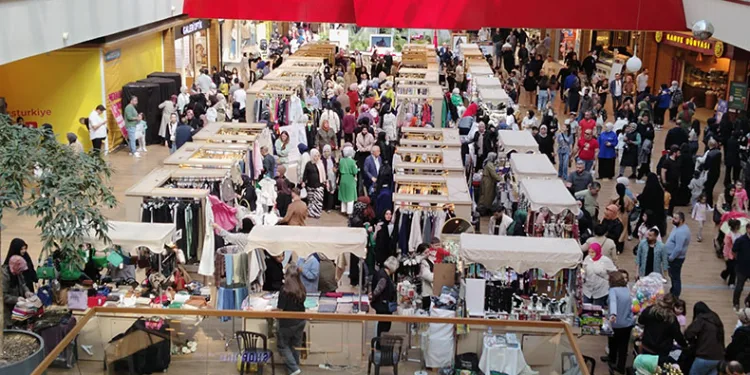 Ramazan Bayramı nedeniyle AVM’ler doldu taştı