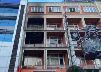 Isparta’da 4 katlı otelde korkutan yangın