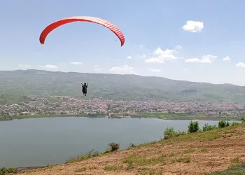 Yamaç paraşütü etkinliği büyük ilgi gördü