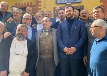 40 yıllık muhtarlığı törenle devretti