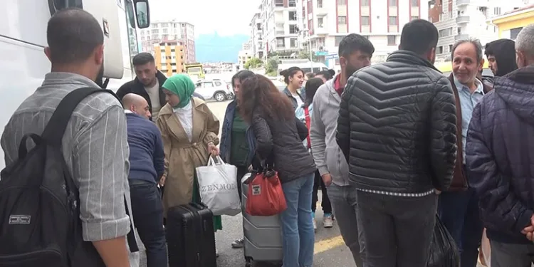 Hatay otogarında bayram yoğunluğu