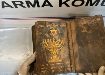 1000 yıllık İbranice kitap ele geçirildi
