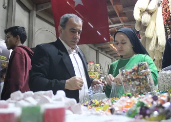 Tarihi çarşıda Ramazan Bayramı yoğunluğu