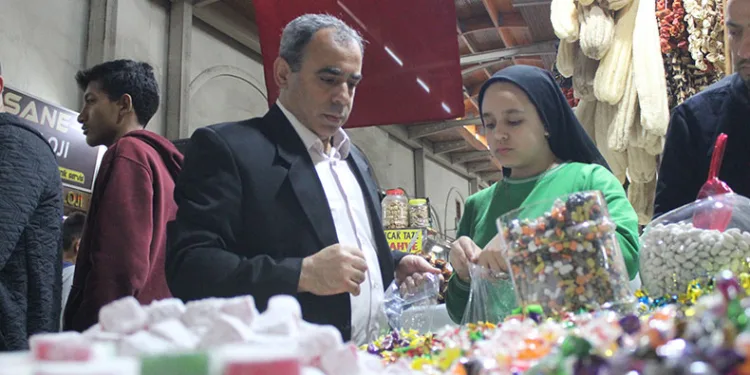 Tarihi çarşıda Ramazan Bayramı yoğunluğu