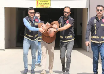 Dedikodu yaptığını iddia ettiği akrabasını öldürdü