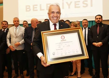 Şadi Özdemir mazbatasını aldı
