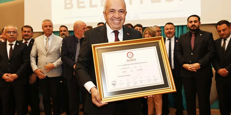 Şadi Özdemir mazbatasını aldı