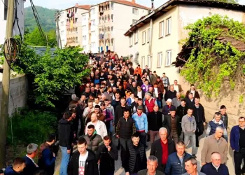 İnegöl’de 1 kilometrelik bayramlaşma