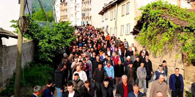 İnegöl’de 1 kilometrelik bayramlaşma