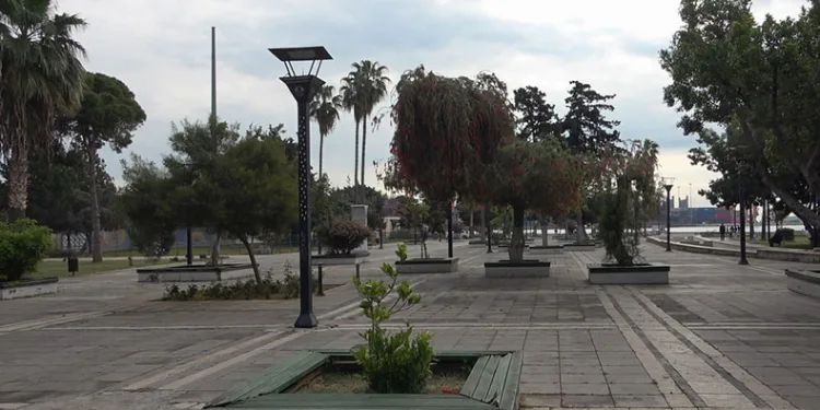 Kepenkler kapandı, şehir sessizliğe büründü