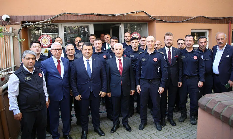 Başkan Bozbey’den Büyükşehir çalışanlarına bayram ziyareti