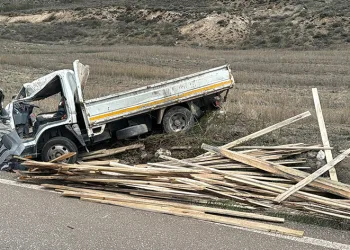 Refüje çıkıp takla attı, 1 ölü 2 yaralı