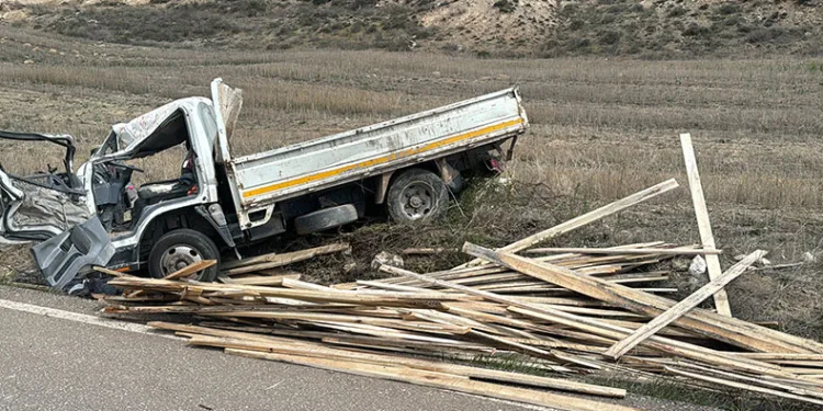 Refüje çıkıp takla attı, 1 ölü 2 yaralı