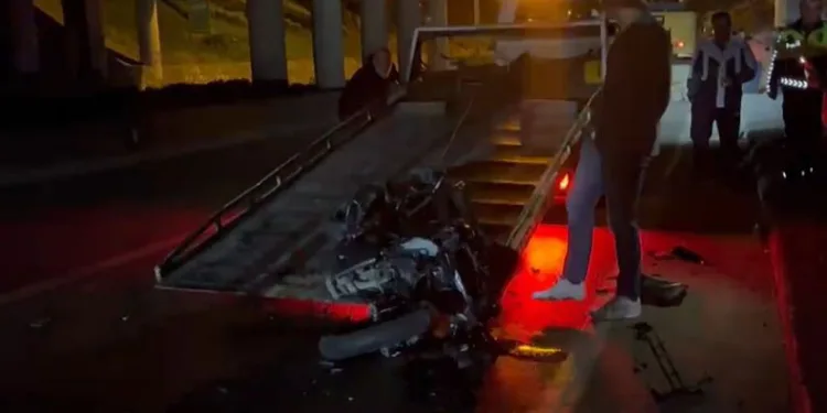 Bursa’da motosiklet sürücüsü, ekskavatöre çarpıp ağır yaralandı