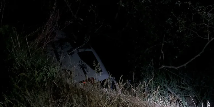 Kırklareli’nde araç dereye devrildi