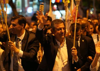 Özgür Özel’den Dervişoğlu’na tebrik