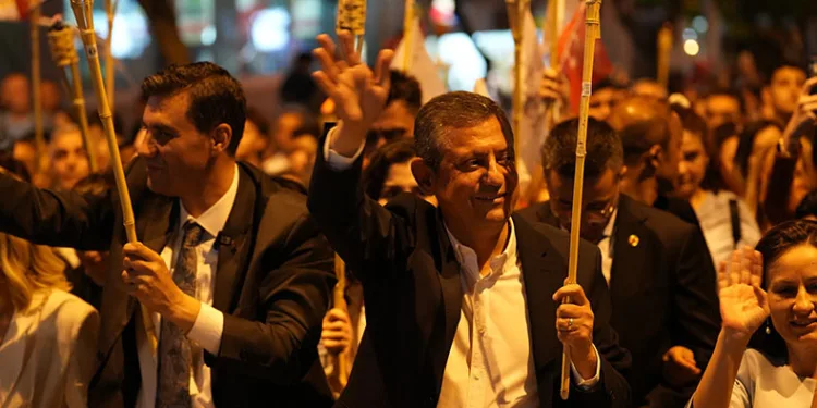 Özgür Özel’den Dervişoğlu’na tebrik