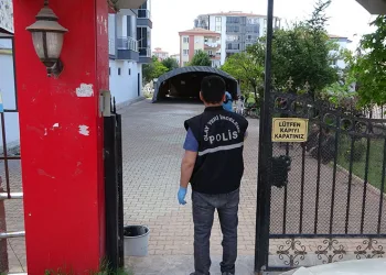 Yalnız yaşayan yaşlı adam evinde ölü bulundu