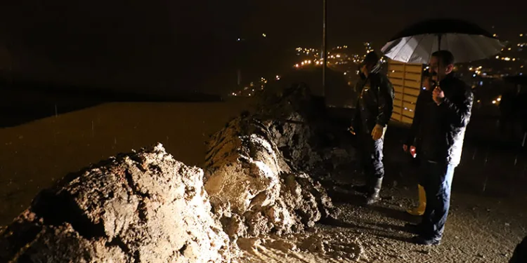 Hakkari’de sel suları ile mücadele çalışması
