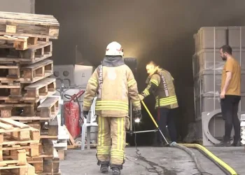 Beylikdüzü’nde fabrikada korkutan yangın
