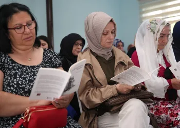 Kadınlar, yazar Fatma Burçak’la kitabını konuştu