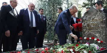 Erdoğan, Türkeş’in kabrini ziyaret etti