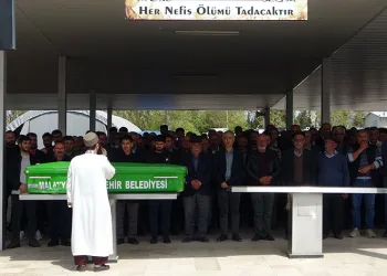 Tartıştığı kocasını sırtından bıçaklayarak öldürdü