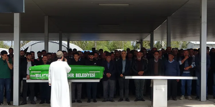 Tartıştığı kocasını sırtından bıçaklayarak öldürdü