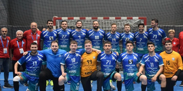 Nilüferli hentbolcular farklı kazandı