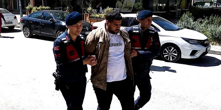 Şaka yapan arkadaşını bıçakla ağır yaraladı