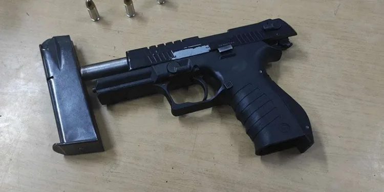 Kurusıkıdan bozma ruhsatsız silahla yakalandı
