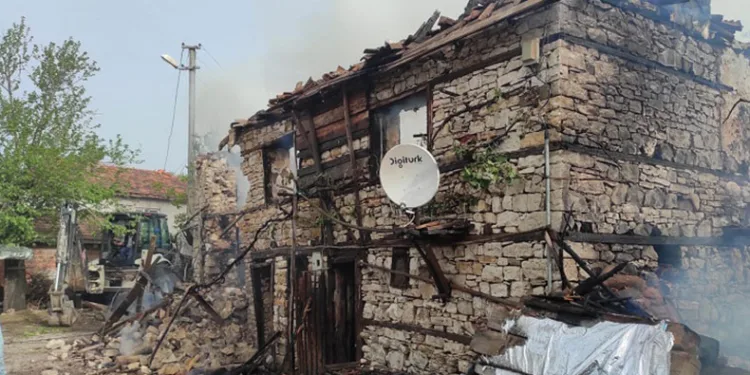 Bursa’da müstakil evde çıkan yangın söndürüldü