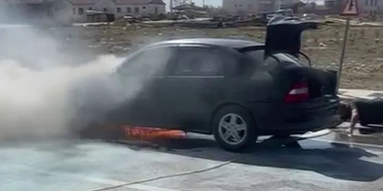 Karaman’da seyir halindeki otomobilde yangın