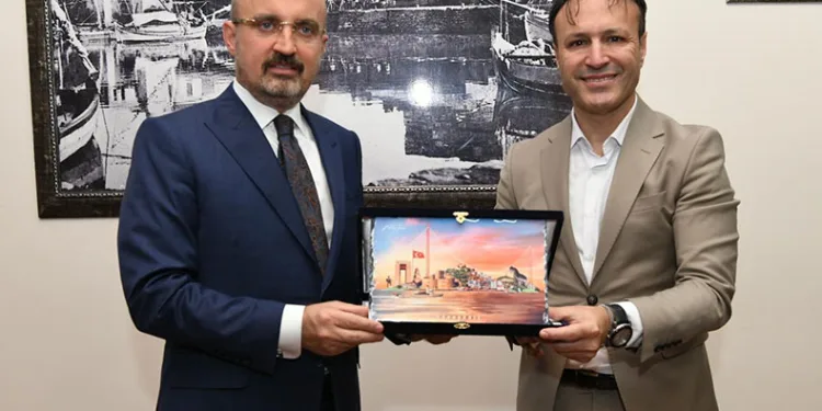 Biz hala Türkiye’yi yöneten partiyiz