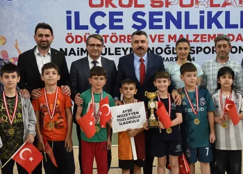 Yıldırım’da ilkokullu sporcular ödüllendirildi