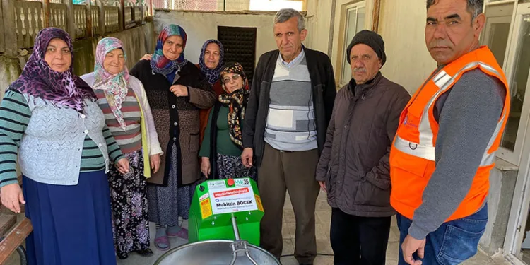 Büyükşehirden kadınlara hamur karma, ceviz ve salça makinesi