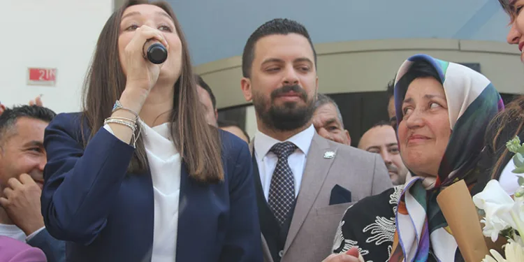 Yeni Başkan Durbay’ın annesinden gurur gözyaşları