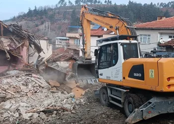 Osmangazi’de metruk bina yıkımları hız kazandı