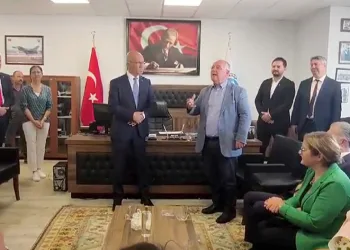 Eski başkandan gidereyak makam odasında skandal sözler
