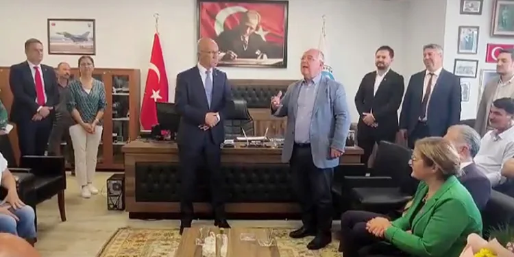 Eski başkandan gidereyak makam odasında skandal sözler