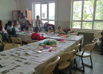 Üniversiteliler köye kütüphane kurdu