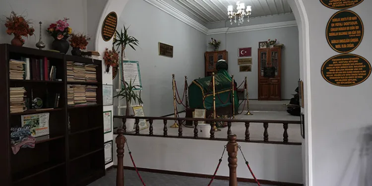 Bursa’da evin içindeki türbe ilgi çekiyor