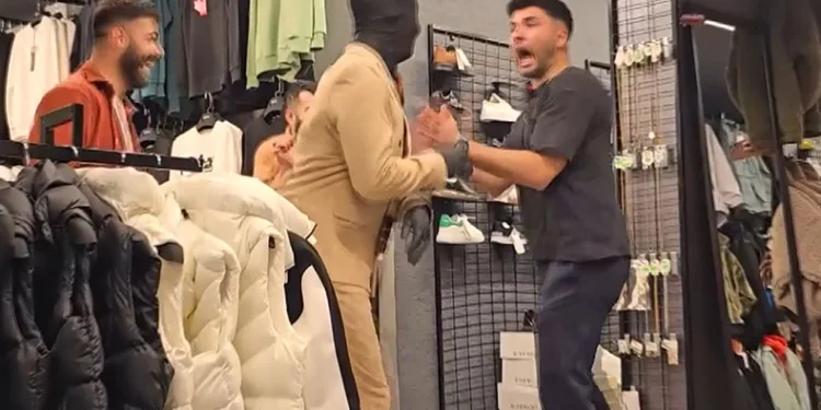 Cansız manken şakası yürekleri hoplattı