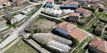 Aksaray’daki küçük Adana’da geçim seracılıktan