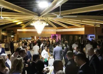 Vali Ekici turizmcilerle bir araya geldi